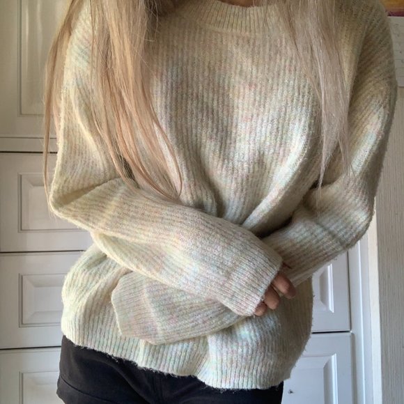 Soft Cream Knit Sweater - Picture 4 of 4